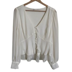 Timeless Sophistication: Women's Long Sleeve‎ White Button-Up Blouse